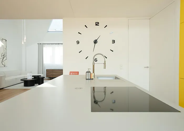 Spacious And Stylish Two-level Retreat וינה