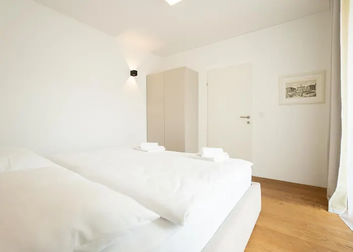 דירה Spacious And Stylish Two-level Retreat *