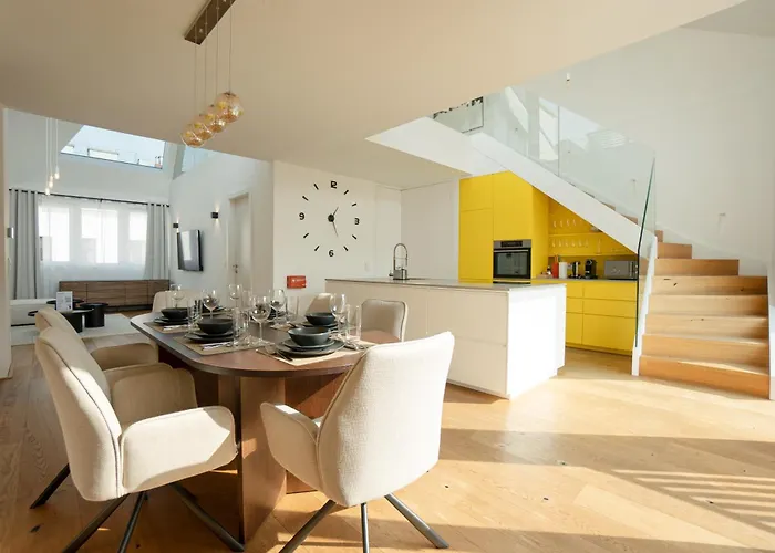 Spacious And Stylish Two-level Retreat * וינה