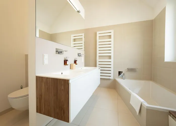 Spacious And Stylish Two-level Retreat * וינה