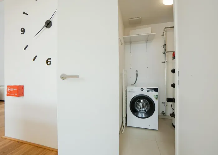 Spacious And Stylish Two-level Retreat דירה וינה