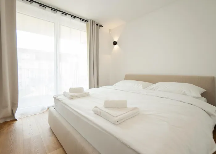 Spacious And Stylish Two-level Retreat * וינה