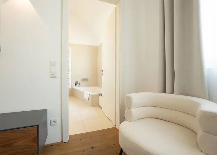 דירה Spacious And Stylish Two-level Retreat