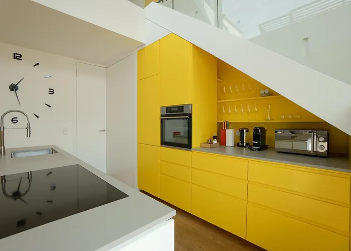 Spacious And Stylish Two-level Retreat *