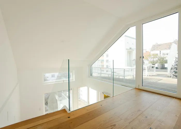 Spacious And Stylish Two-level Retreat דירה
