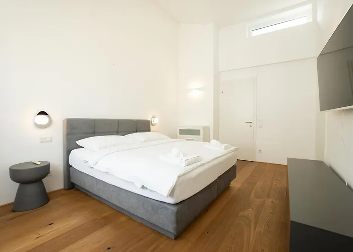 Spacious And Stylish Two-level Retreat *