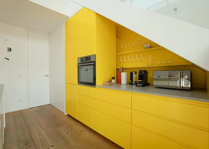 Spacious And Stylish Two-level Retreat דירה *