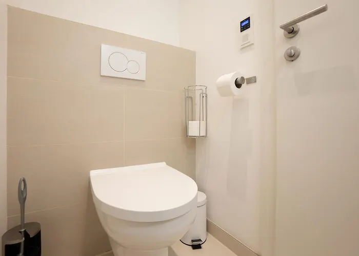 דירה Spacious And Stylish Two-level Retreat *