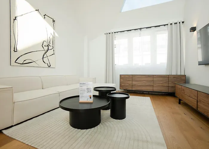 Spacious And Stylish Two-level Retreat * וינה