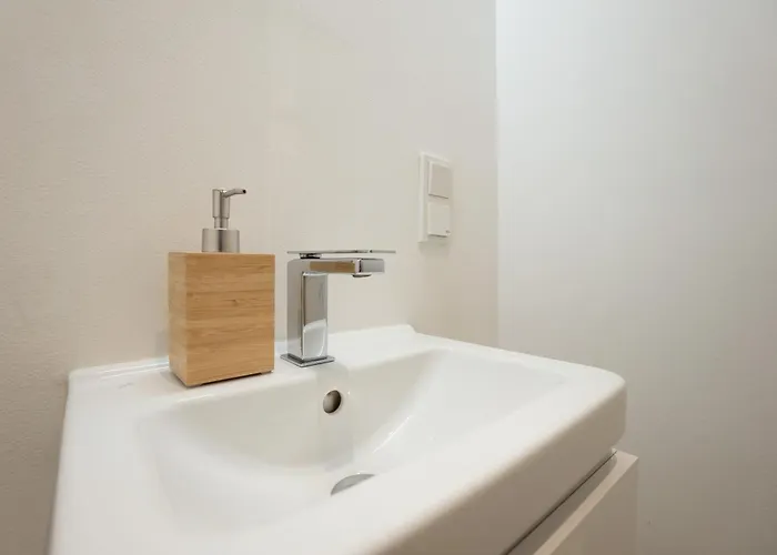 דירה Spacious And Stylish Two-level Retreat