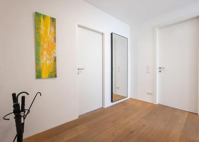 Spacious And Stylish Two-level Retreat דירה *