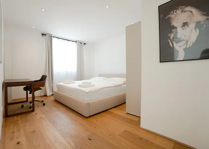 Spacious And Stylish Two-level Retreat דירה