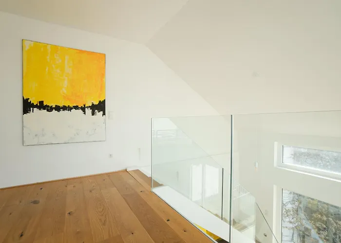 Spacious And Stylish Two-level Retreat דירה