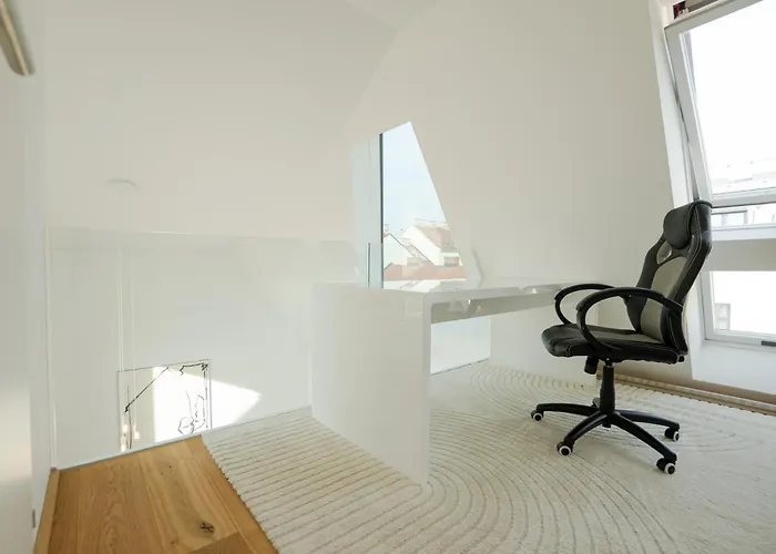 Spacious And Stylish Two-level Retreat דירה וינה