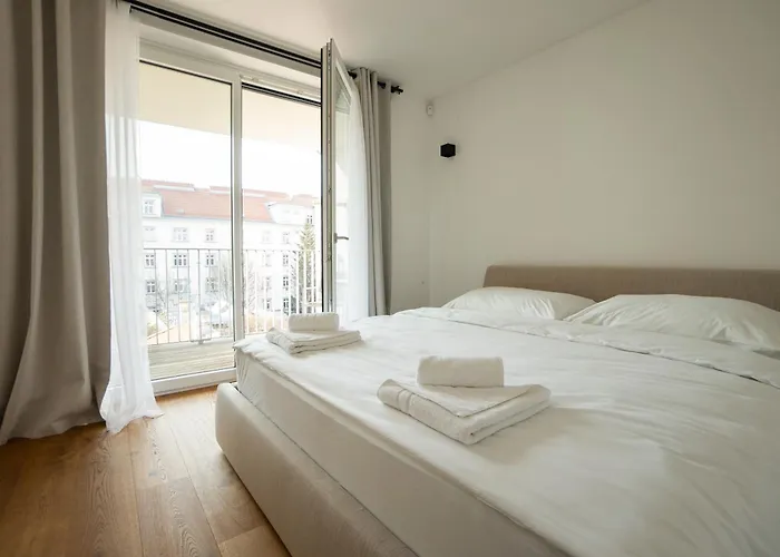 Spacious And Stylish Two-level Retreat * וינה