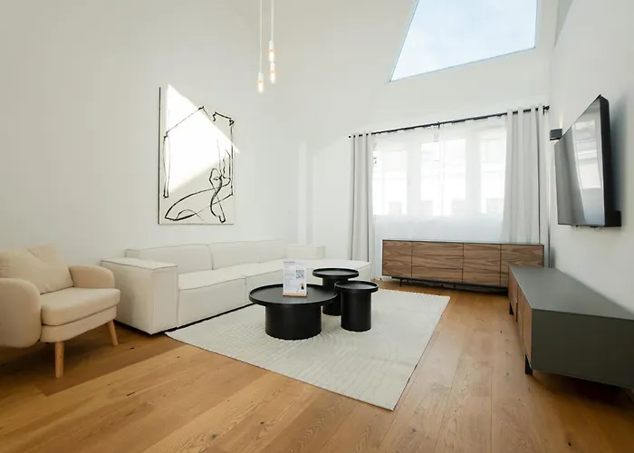 דירה Spacious And Stylish Two-level Retreat *