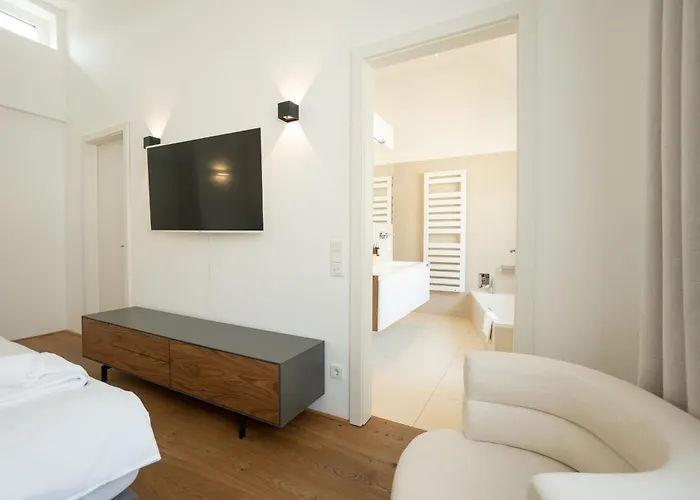 Spacious And Stylish Two-level Retreat וינה