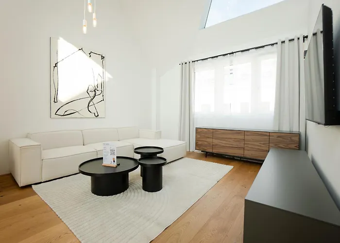 דירה Spacious And Stylish Two-level Retreat