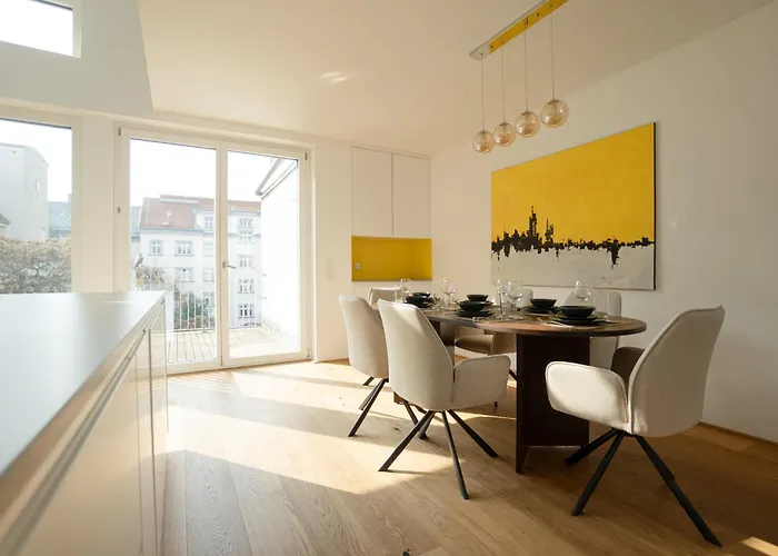 דירה Spacious And Stylish Two-level Retreat *