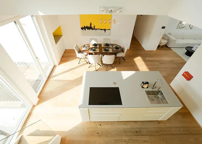 Spacious And Stylish Two-level Retreat וינה