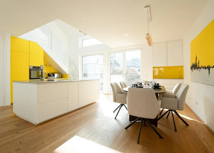 Spacious And Stylish Two-level Retreat דירה