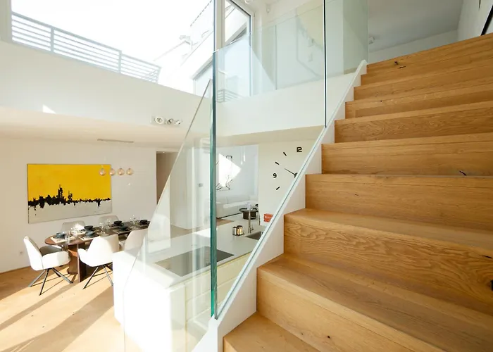 Spacious And Stylish Two-level Retreat * וינה