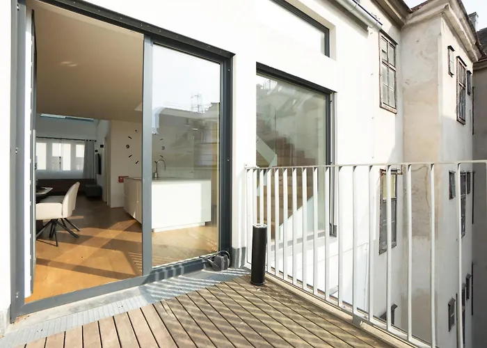 Spacious And Stylish Two-level Retreat דירה