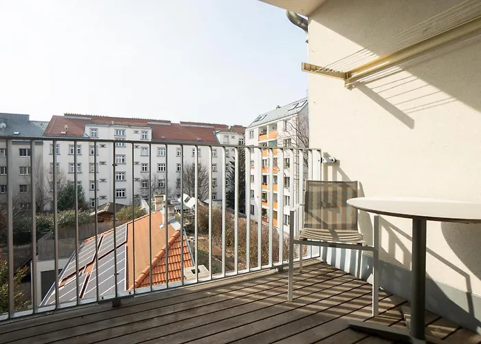 Spacious And Stylish Two-level Retreat דירה *