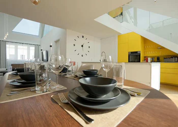 Spacious And Stylish Two-level Retreat דירה וינה